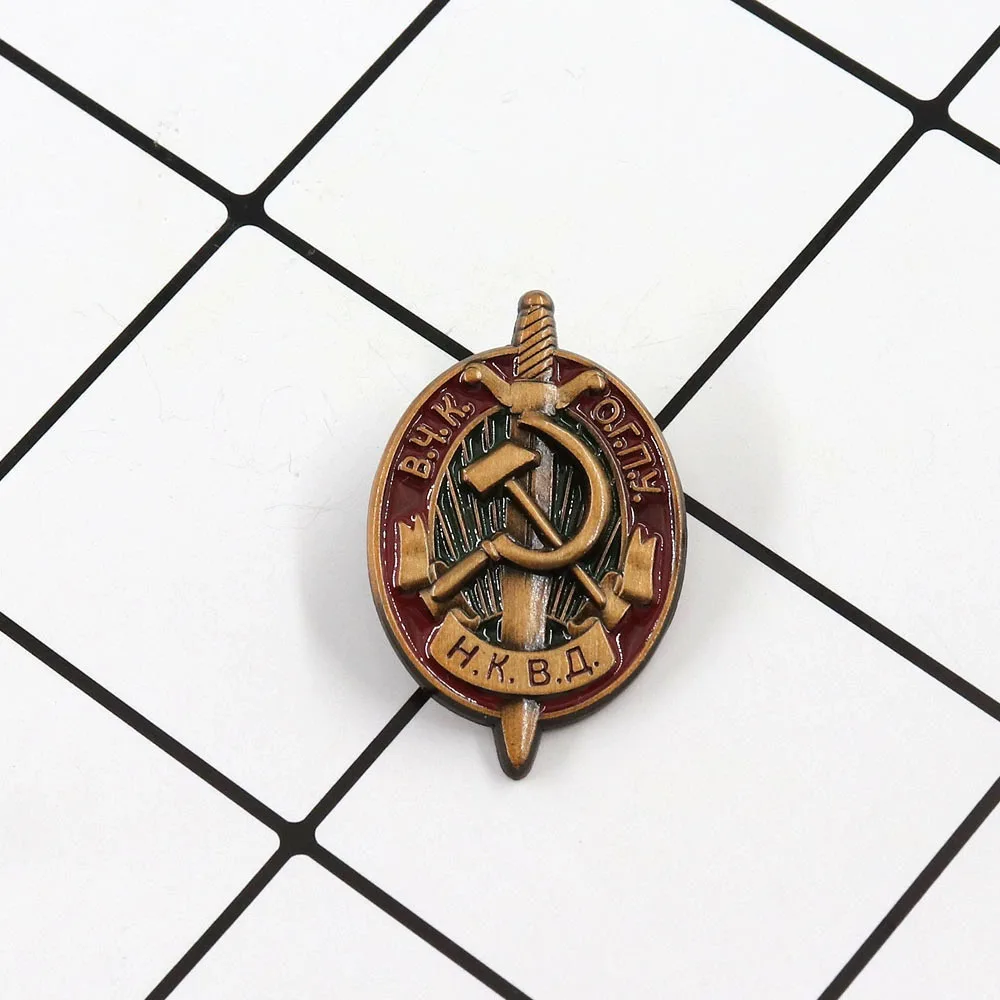 Fashion Banner Lapel Metal Pin Hammer Sickle Brooch Personality Backpack Enamel Pins Creative Retro Style Badge Jewelry Ornament