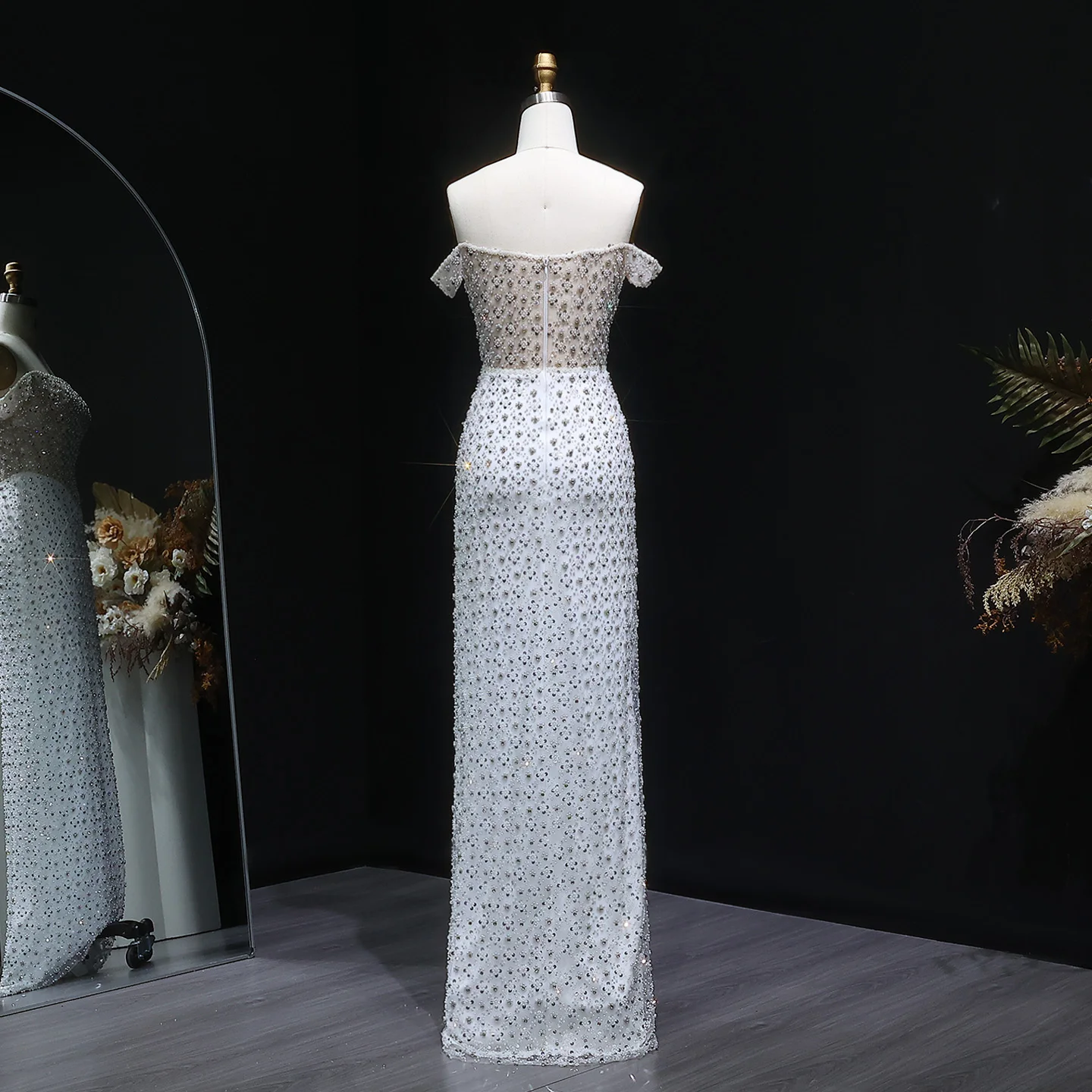 Sharon Said Arabisches Weißes Meerjungfrauen-Abendkleid, schulterfrei, mit Pailletten und Perlen verziert, Damen-Hochzeitskleid, SS610, maßgeschneidert. – Detail 9