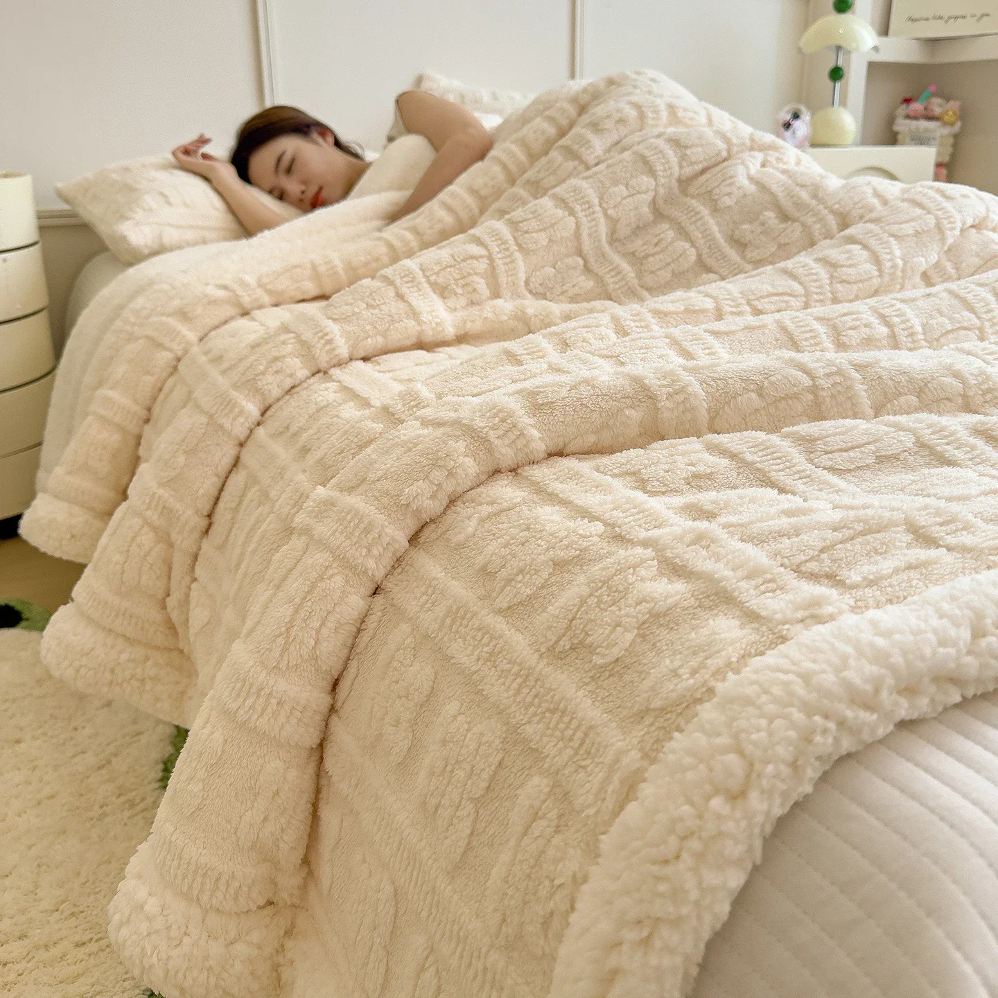 Thickened Coral Fleece Bed Blankets for Winter Warm Soft Imitation Lambs Wool Jacquard Blankets for Bedroom Sleeping Sofa Throw