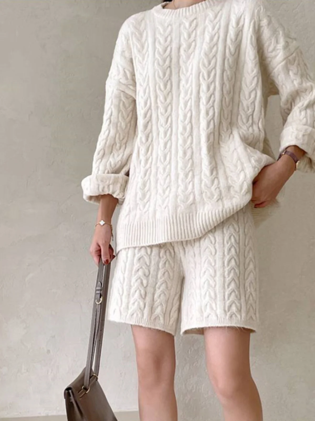 

Thickened Knitted Sweater Women's Winter New Loose Lazy Style Top Shorts Knitted Fashion Two-piece Set Vintage Twist