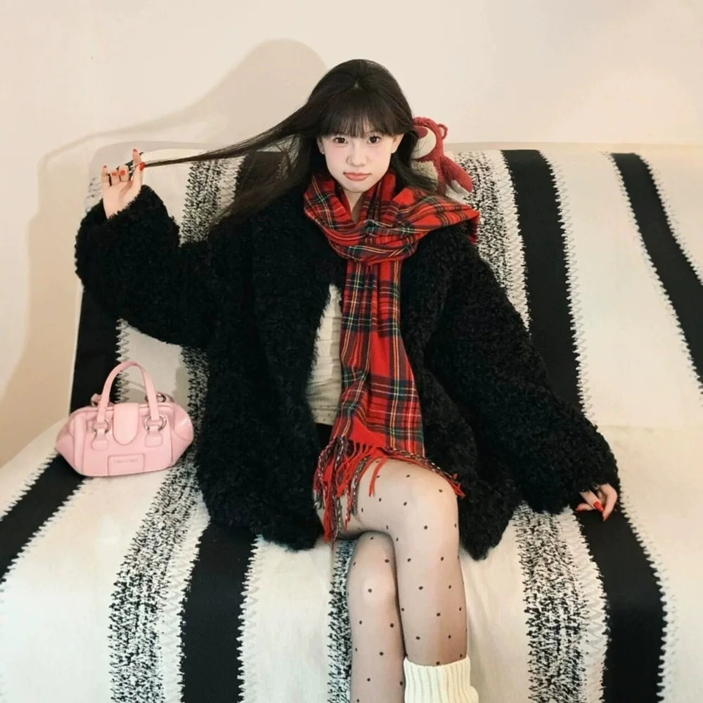 معطف نسائي من فرو الصوف الصناعي سترة قصيرة متينة بياقة مقلوبة وأكمام طويلة مفتوحة الغرز مستقيمة أنيقة غير رسمية لخريف وشتاء 2025