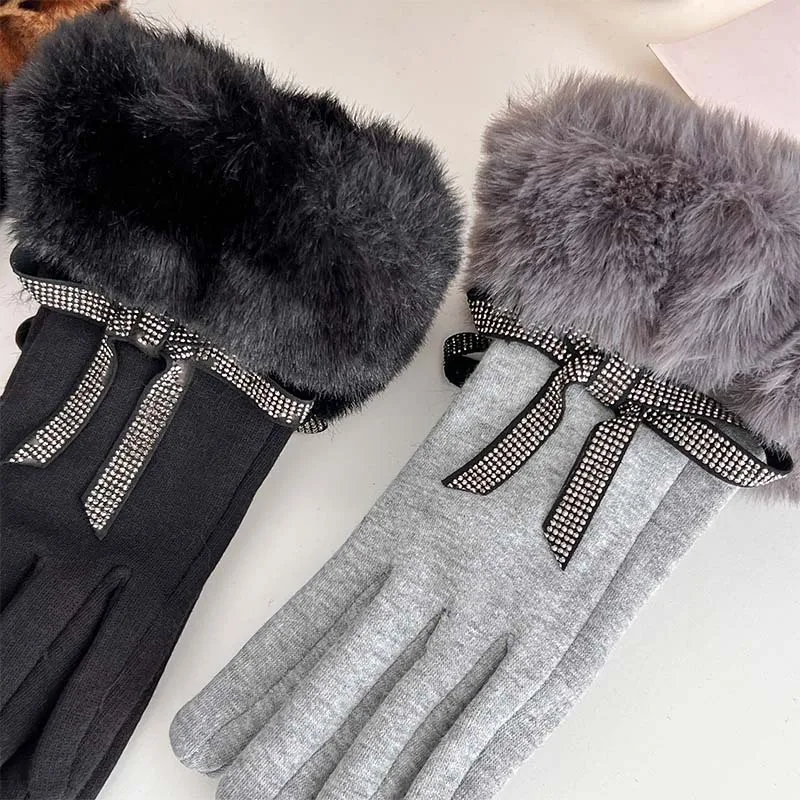 New Winter Gloves with Leopard Print, No Falling Down Fur, Butterfly Bow, Diamond Inlaid, Cold Resistant, Warm and High-end Feel