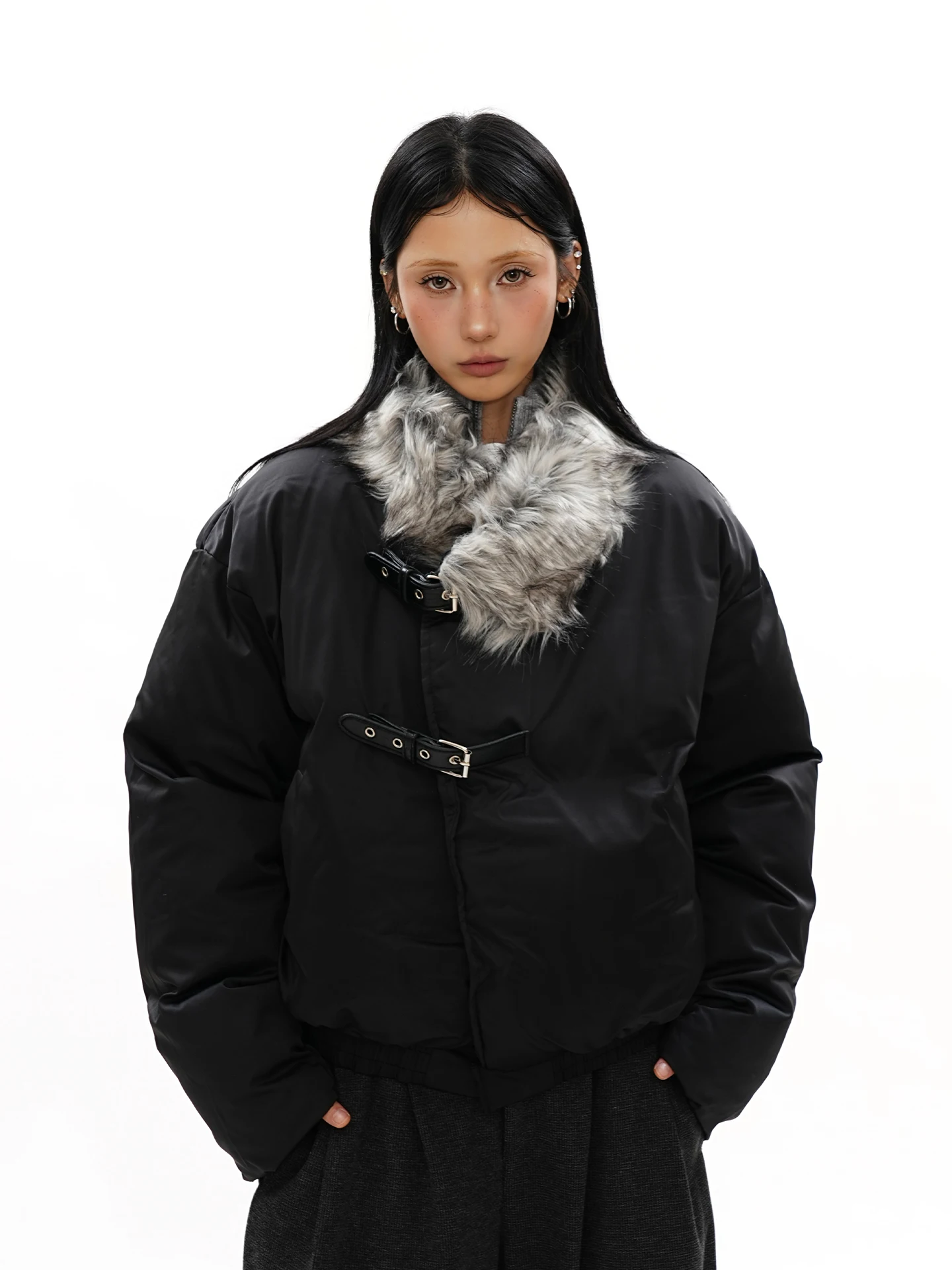 

Зимнее женское пальто Thiened Cotton Jaet S3T5: уличный стиль, свободный крой, тепло, меховой воротник, деконструкционный дизайн, полиэстер