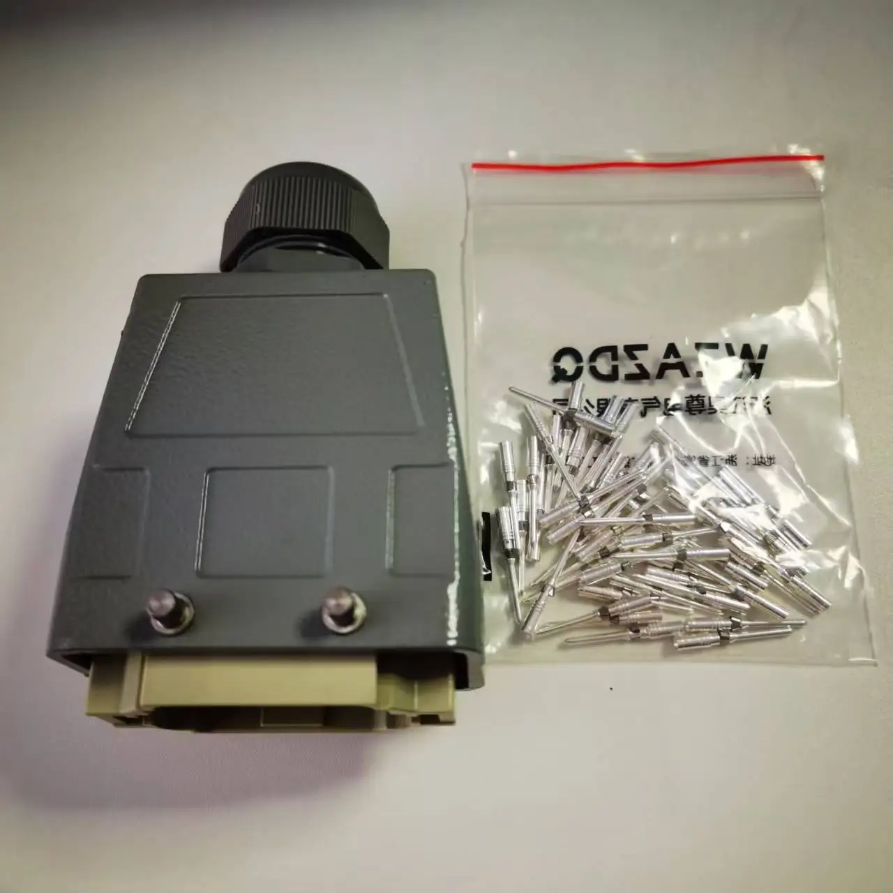 Fotografia 5: Conector e Soquete de Alta Resistência HDC-HD-042 de 42 Pinos, 250V/10A