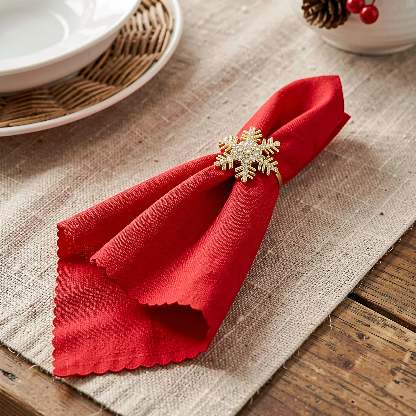 32 Sets Christmas Red and Green Dinner Cloth Napkins Napkin Rings Holder Festival New Year Party Table Decoration