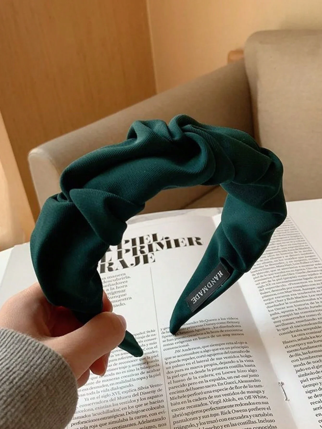 

Премиальная плиссированная повязка на голову: минималистичный и элегантный аксессуар для осени и зимы, для повседневной носки, под макияж и для сочетания с одеждой