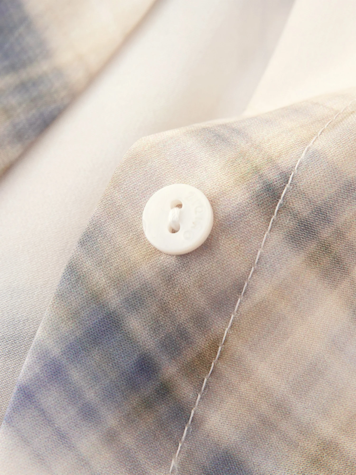 ZIQIAO 2025 夏レディース アーティフル グリッド シフォン ブラウス - 通気性のあるバックカットアウト & テーラード軽量シルエット 25ZQ92222