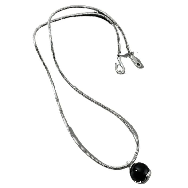 

Подвеска в виде круглого шара из черного агата, ожерелье из змеиной кости, европейская и американская легкая роскошная цепочка для свитера высокого класса с холодным ветром