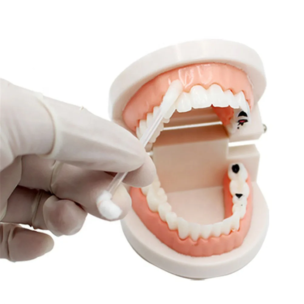 Hisopos desechables para blanquear los dientes, hisopo de algodón con vitamina E, esencia VE, yodo, Alcohol médico, hidratante labial, primeros auxilios, 30 unidades