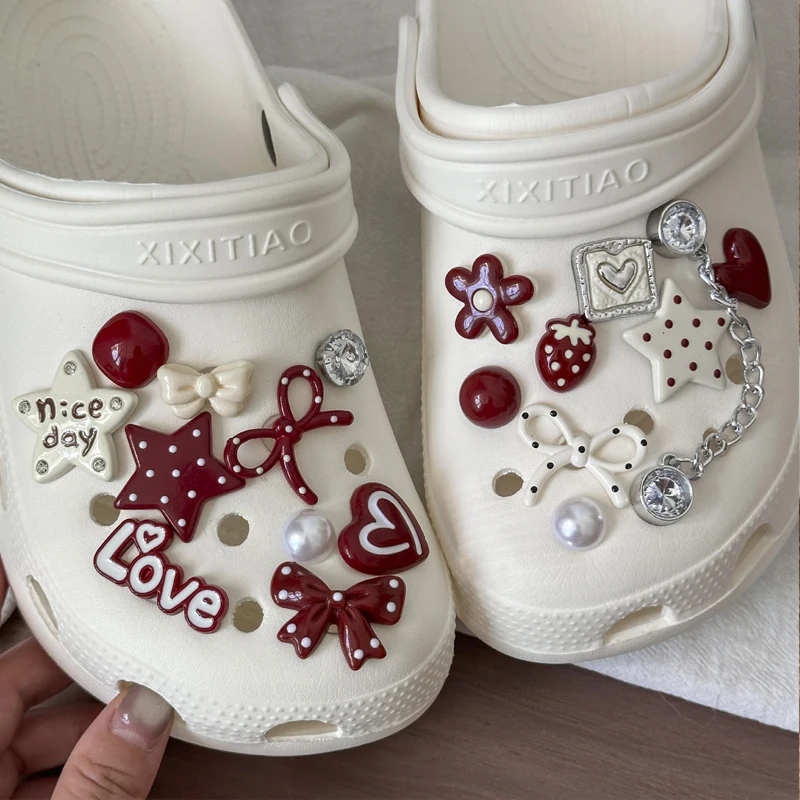 Süße Schuh-Charms-Set für Clogs: Erdbeer-Schleife, Herz, Hase – Schuh-Dekorationspins und Schuh-Accessoires für Damen und Mädchen Sandalen – Detail 2