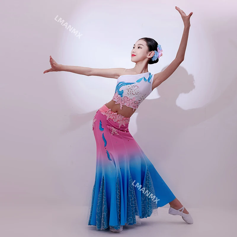 Rain Dai ethnic dance costume performance costume fish tail skirt performance costume in Dai village