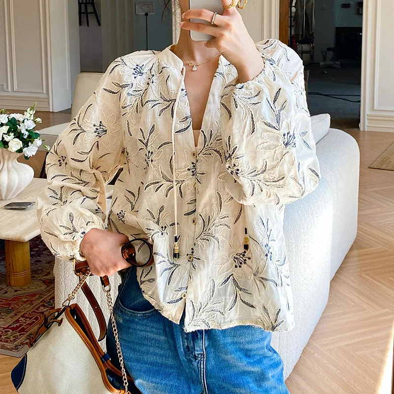 

Винтажная блузка в стиле бохо с цветочной вышивкой, женская бежевая рубашка из 100% хлопка, весна-осень, свободный повседневный женский топ с v-образным вырезом и длинными рукавами, новый
