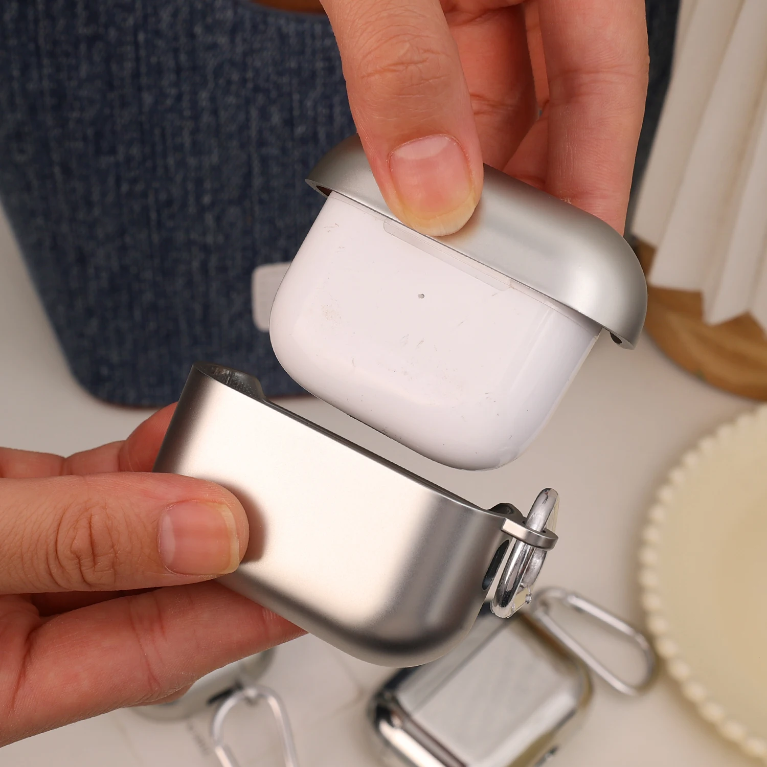 Custodia protettiva antiurto anticaduta per Air Pods Pro3 Custodia protettiva Cover per auricolari opaca elettrolitica per AirPods Pro 3