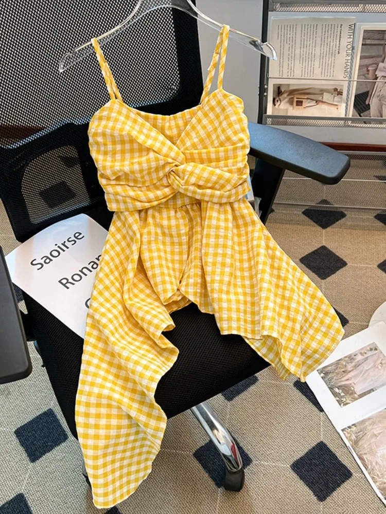 Colete Feminino Xadrez de Verão 2025 com Alça, Estilo Irregular, Efeito Clareador de Pele, para o Dia a Dia, Ajuste Slim, Fibra de Poliéster