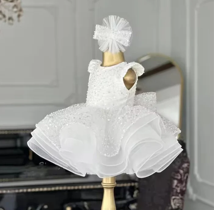 高級子供女の子のウェディングドレスホワイトビーズパーティードレスビーズティアードチュール袖ふくらんフラワーガールのドレス結婚式用