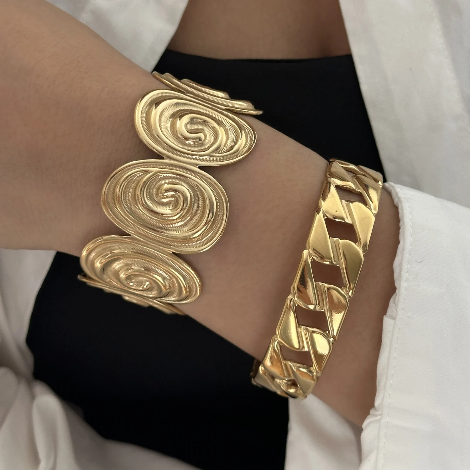 Einzigartiger Edelstahl-Armreif im Punk-Retro-Stil mit Hohldesign für Damen und Herren, Goldfarben, Spiralförmige Geometrie, Charm-Armreif, Party-Schmuck – Detail 2