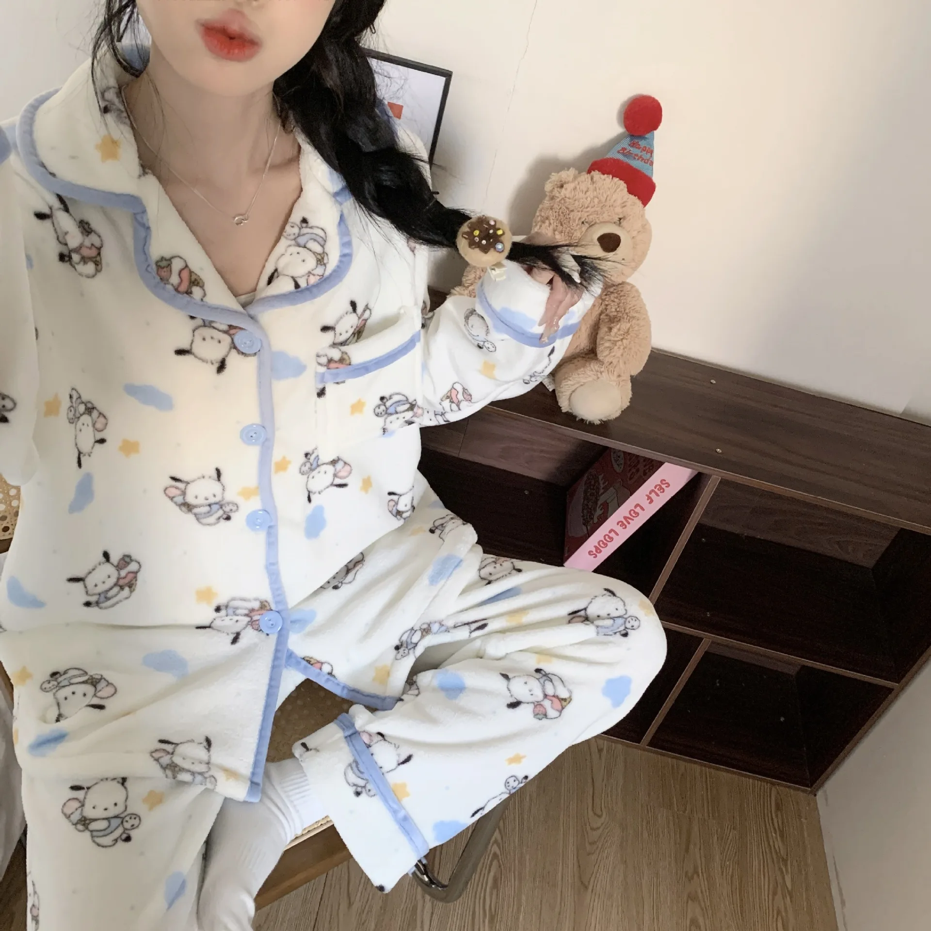 أنيمي 2 قطعة مرحبا كيتي Kawaii المرأة أفخم منامة الفتيات سترة السراويل موضة عادية طالب الكرتون الحلو المخملية Homewear