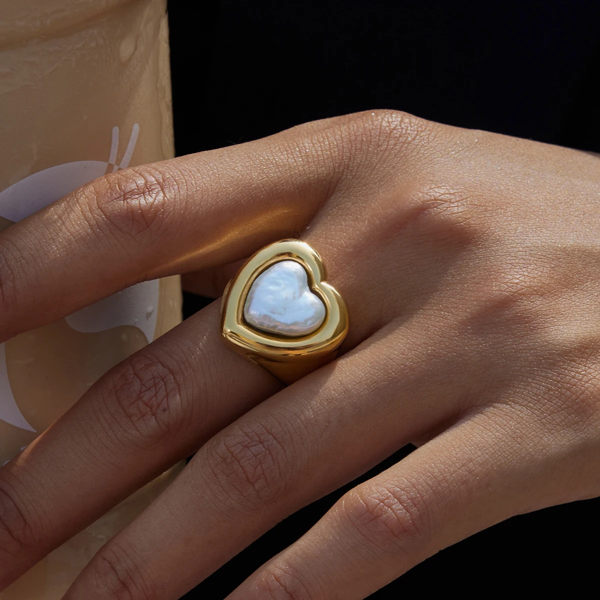 

AIKOER Minimalist 18K Gold Color Plated Stainless Steel Love Freshwater Pearl Ring Stackable Ring Women's Jewelry