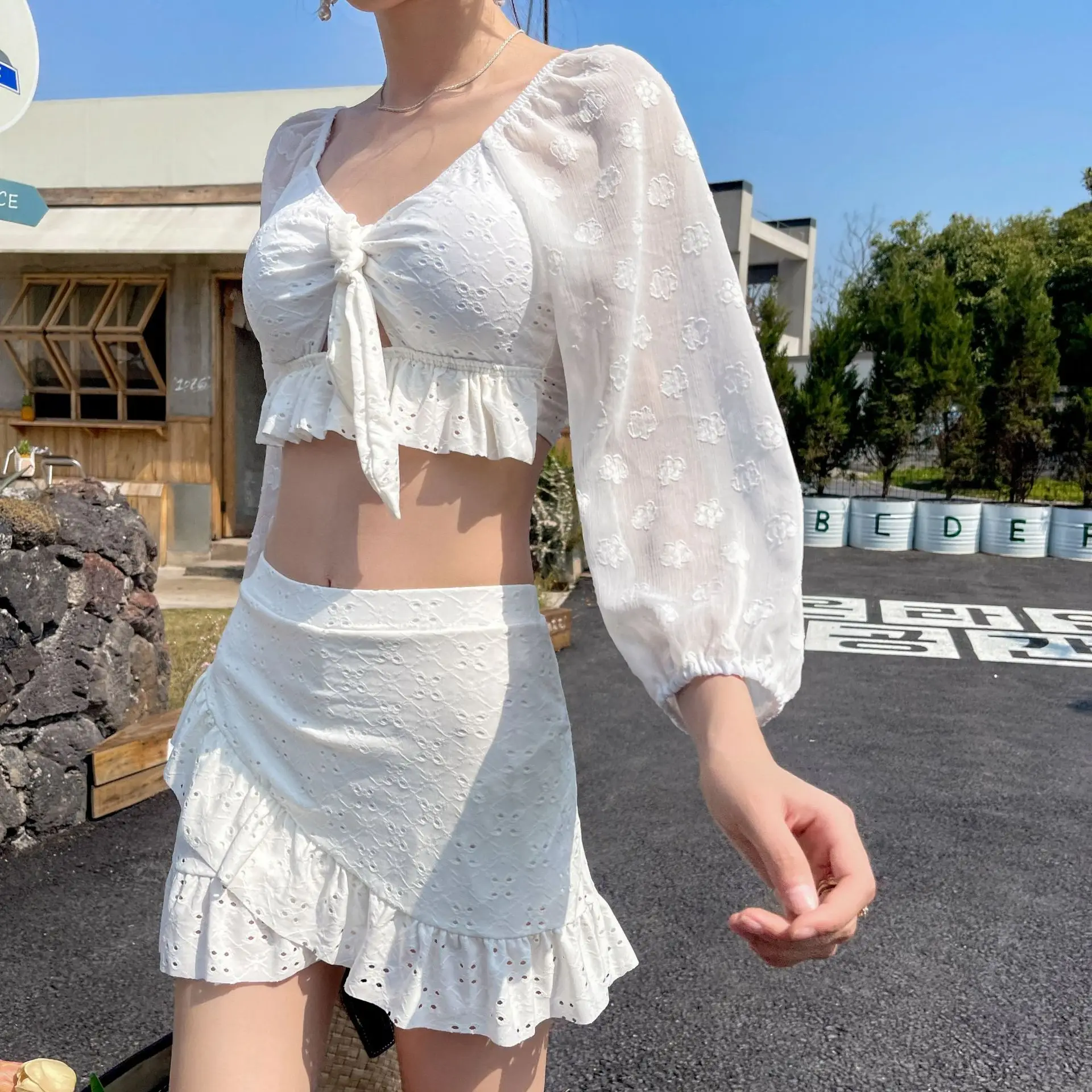 Women's Split Bikini Swimsuit Swimsuit Skinny Ins Fairy Conservative Long-sleeved Holiday Sunscreen Hot Spring Beach Skirt White