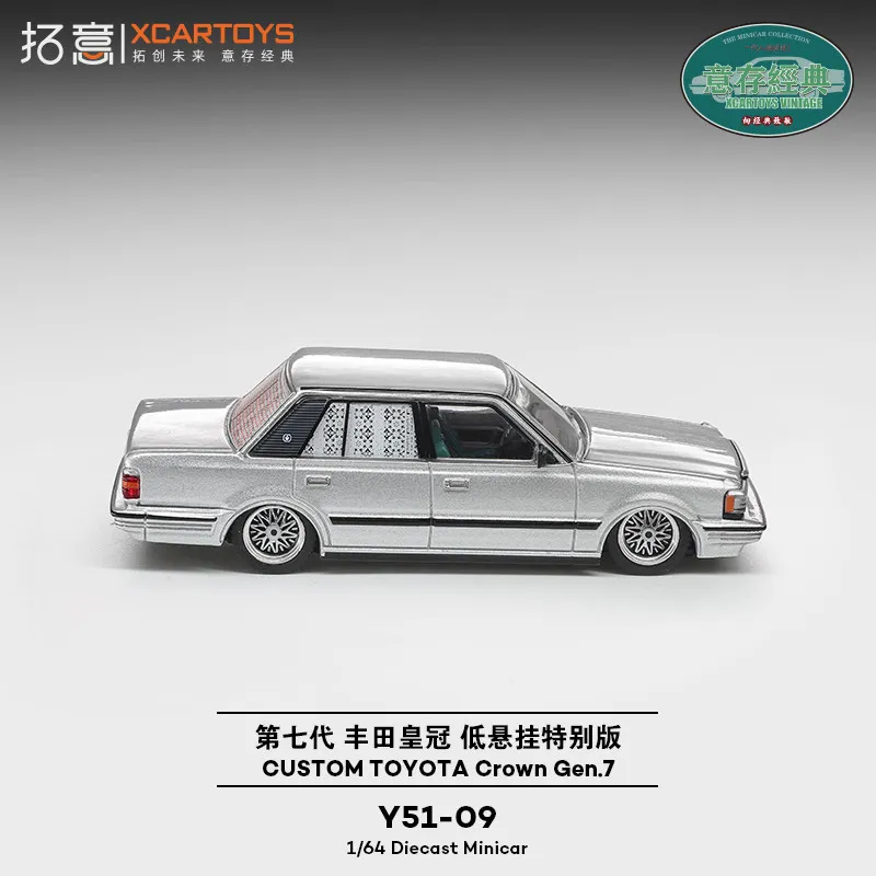 1/64 Scale Alloy Crown Sedan Diecast Car Model, Low Stance Classic Civilian Vehicle, Static Collectible Display Ornament