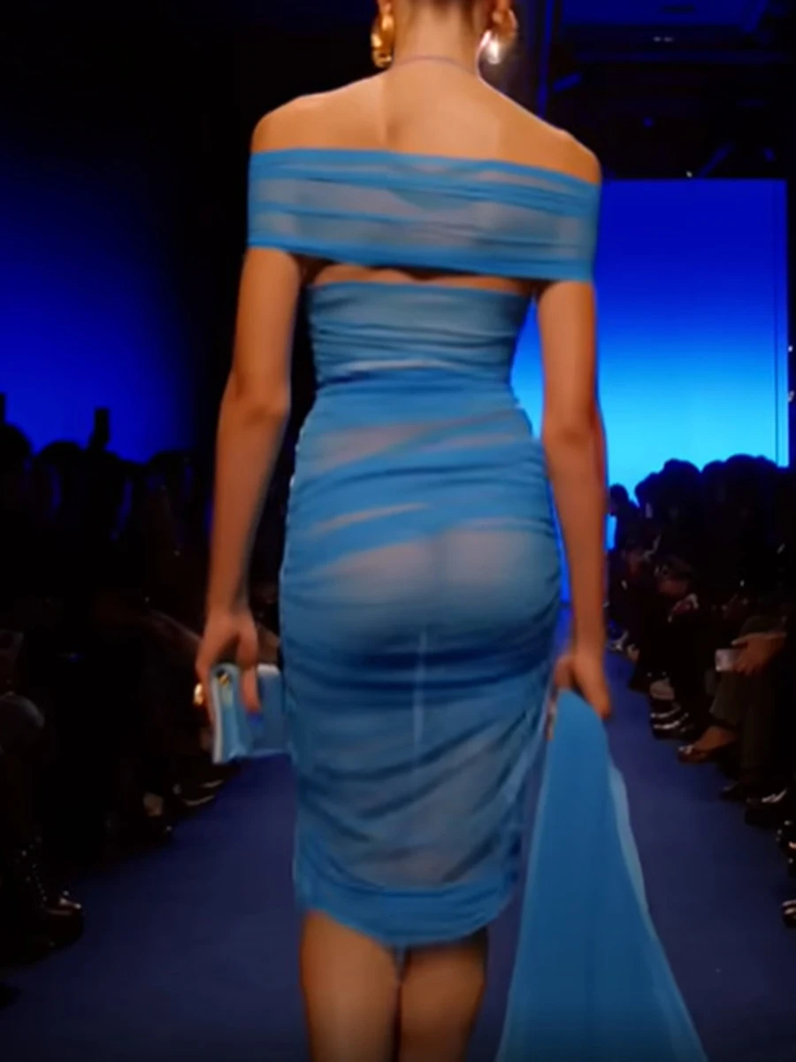 TWOTWINSTYLE Abnehmen Sheer Gespleißt Falten Sexy Kleider für Frauen Halter Off Schulter Patchwork Band Kleid Weibliche Kleidung Neue