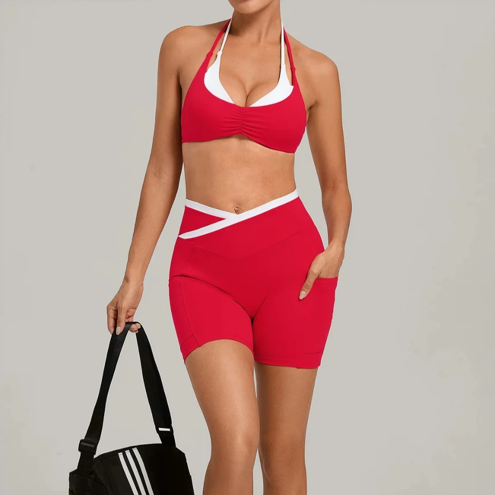 

Двухцветный комплект для йоги: топ-халтер с красивой спинкой и шорты с карманами. Спортивная одежда для женщин: для бега, фитнеса.