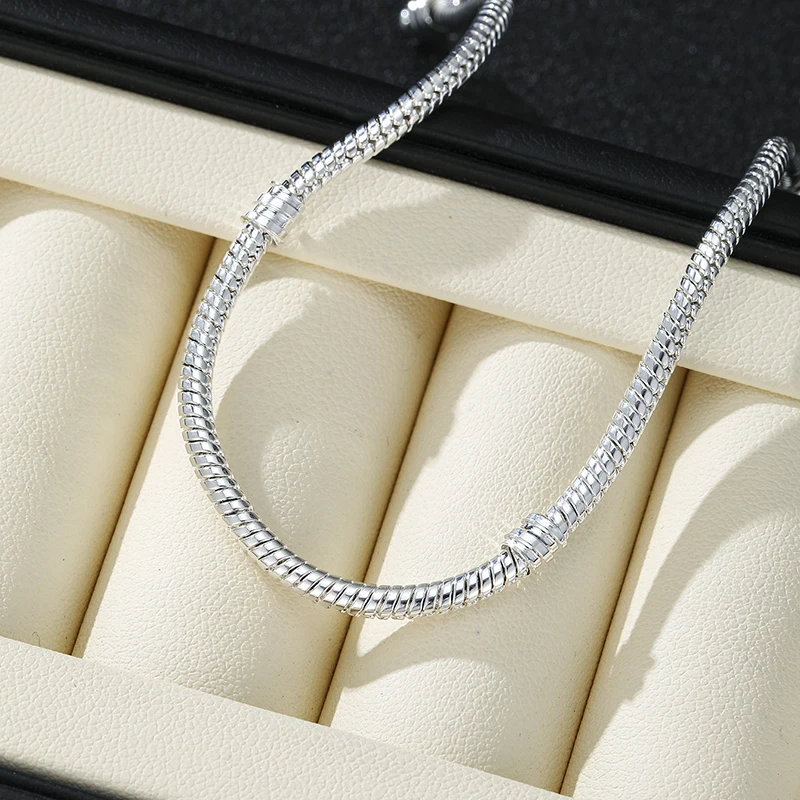 Exquisite Silver Color Snake Chain Women's Bracelet Unique Closed Jewelry Women's Banquet Party Charm Accessories