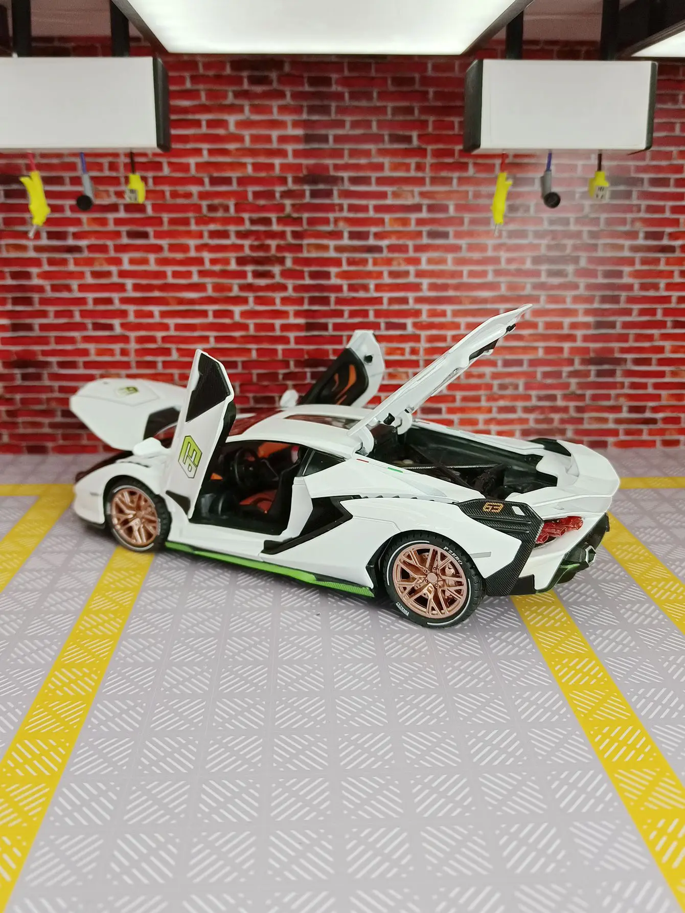 1:24 Lamborghini Sian Simulazione Modello di auto in lega Tirare indietro Modello di auto sportiva Ornamenti Ragazzo Collezione regalo di compleanno Giocattolo