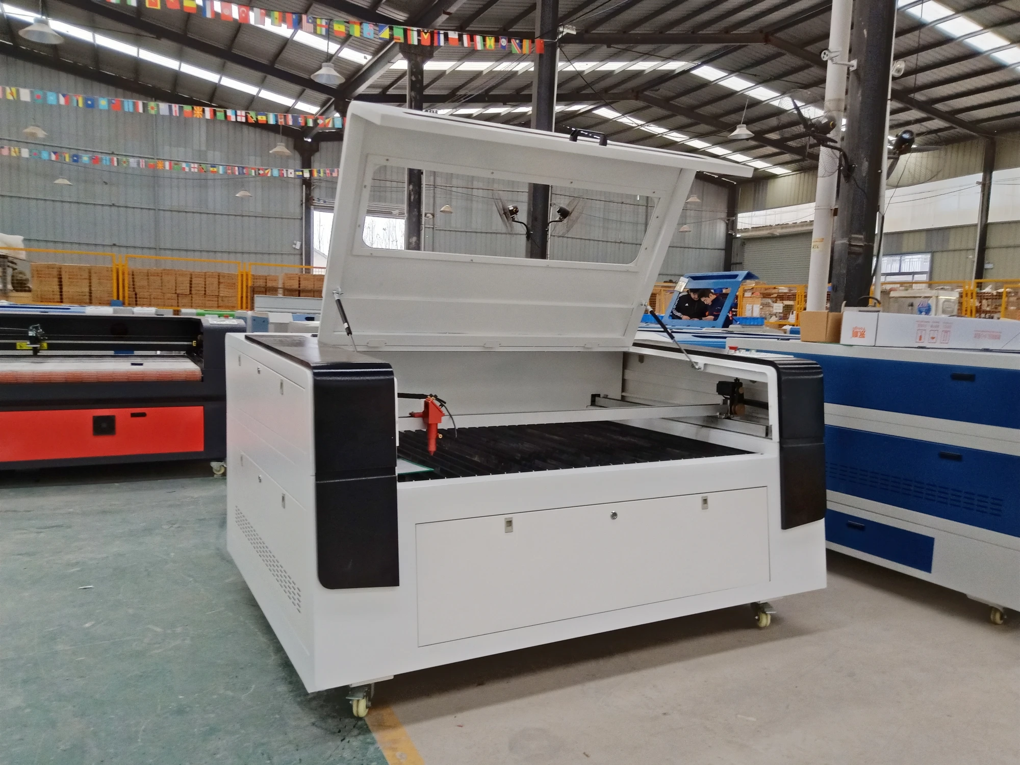 

Low Cost Mini Laser Engraving Cutting Machine 1390 1325 1530 Laser Cutting Machine With 150w 180w 260w Laser Tube
