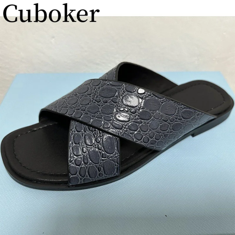 2023 Summer New Brand Crossed upper Flat Slippers for Men Stone Pattern Patent Leather Flat Mules Luxury Slippers Beach Sildes