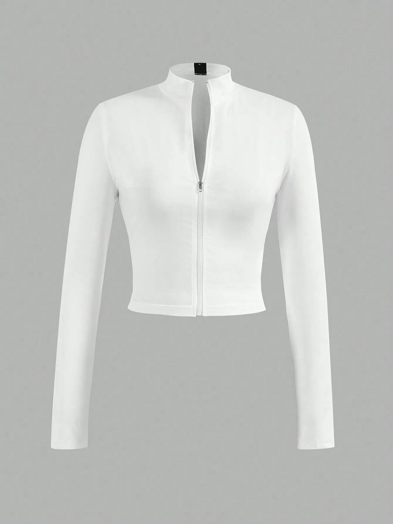 

Женская белая укороченная куртка-бомбер на молнии с воротником-стойкой и длинными рукавами