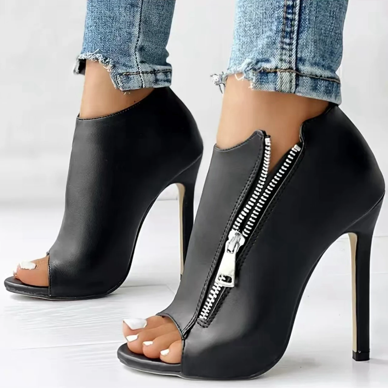 Peep Toe Stilettklack Kängor med Dragkedja - close-up view