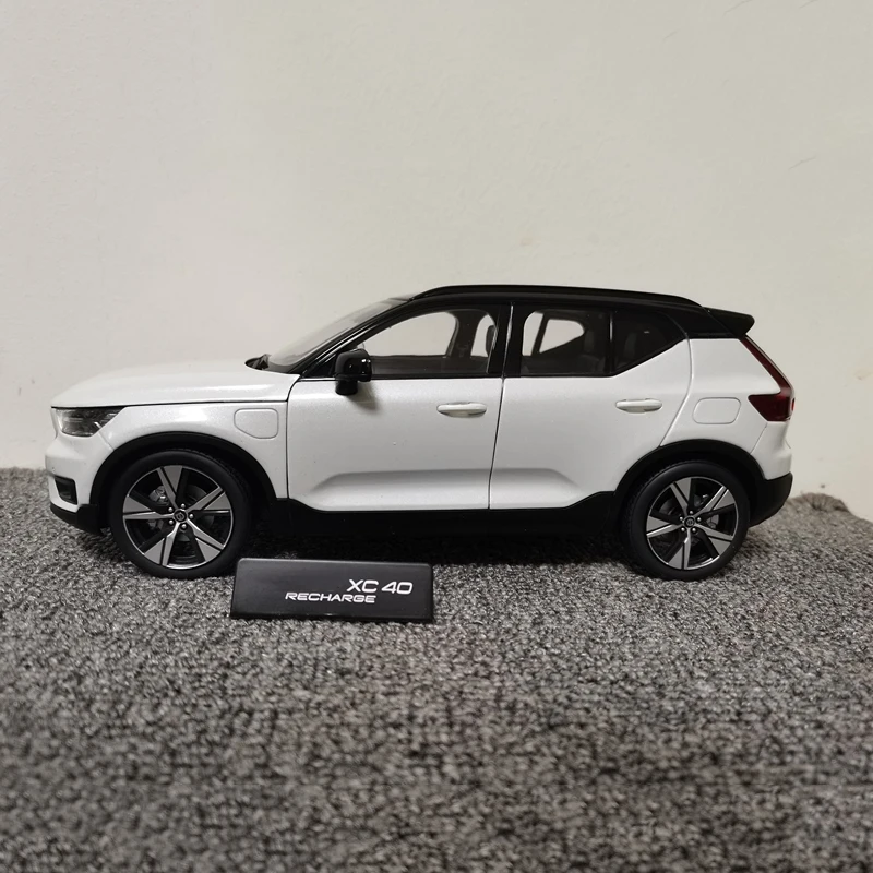 1:18 Scale 2022 XC40 Simulation Alloy Car Model Diecast Toy Collectible Hobby Display Ornaments