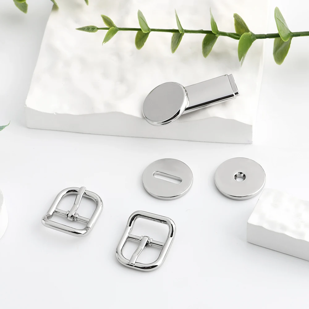

Rectangle Eyelets Hanger Metal Lock for Bags Hardware Wholesale Fashion 1 Set of Locks Woman Bag Handbags Purse Bag Accessories