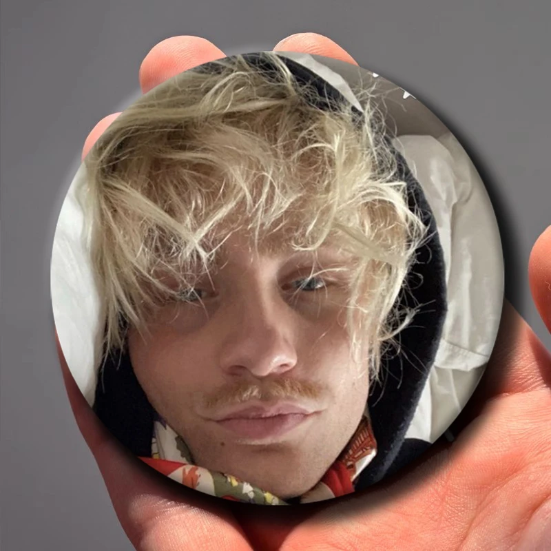 58mm Pop Singer Joost Klein Creative Badge I Love Joost Klein Meme Brooch Simple Button Pins for Bag Hat Clothes Decoration Gift