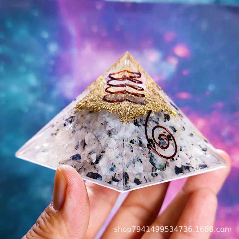 Lucky Natural Crystal Gravel Epoxy Pyramid Ornament