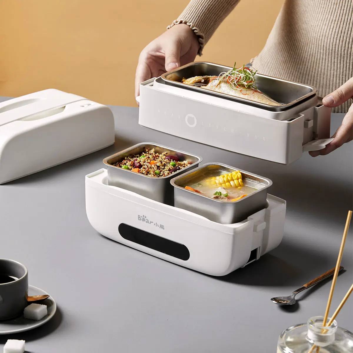 Bear electric lunch box plug-in insulation lunch box small lunch box office worker heating hot meal artifact