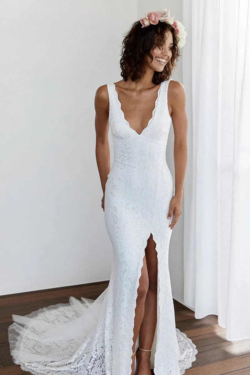 Boho Lace Wedding Dress Sexy Deep V-Neck Mermaid Bridal Gown Front Split Sleeveless Backless Sweep Train Vestido de Noiva 2026