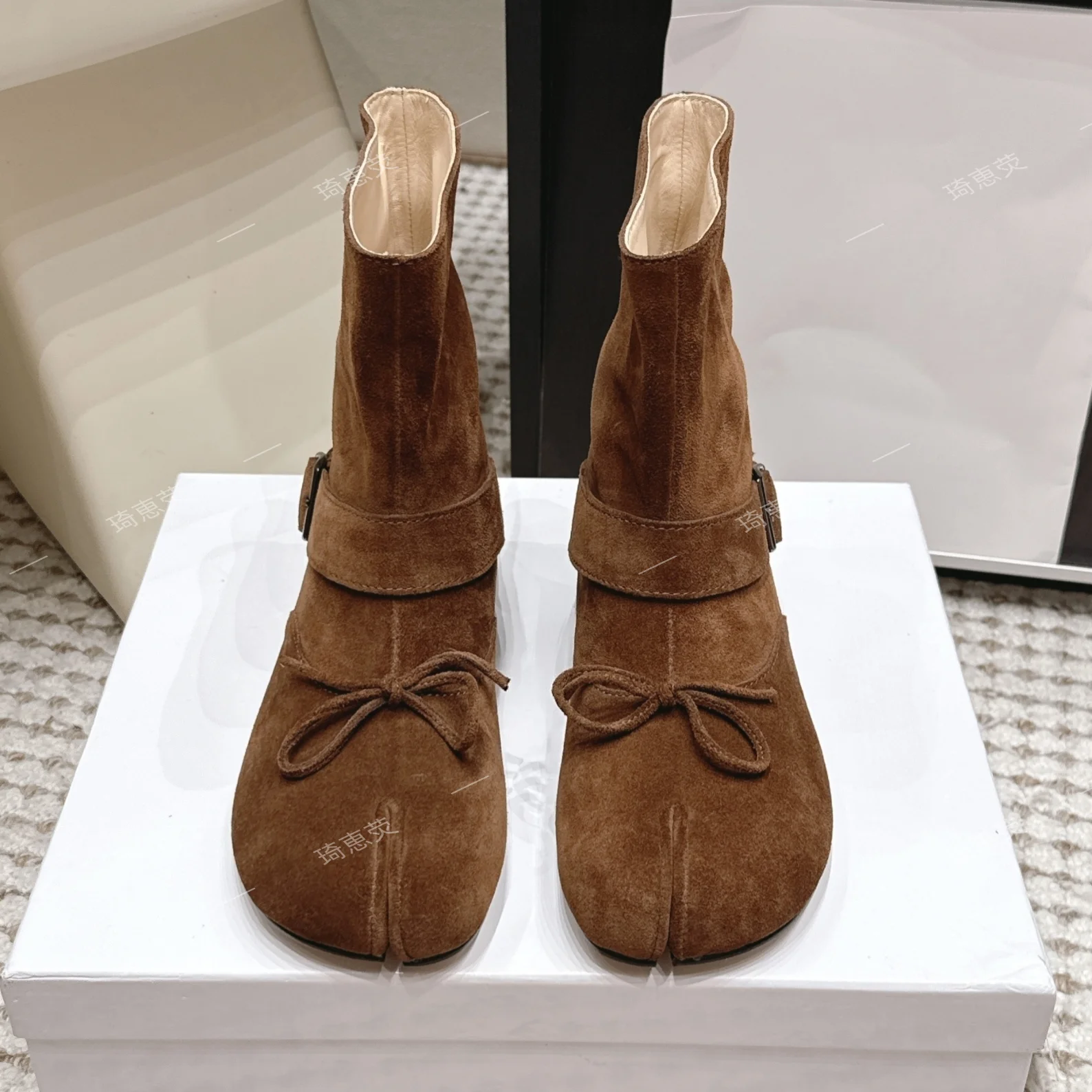 Bow Tie Peep-Toe Boots Top-Tier Edition 2026 New Vintage Genuine Leather Flat-Soled Fashion Boot With A Belt Buckle Botas Mujer