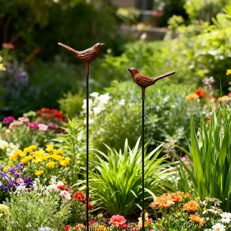 Vogel-Gartenpfähle, Set mit 2 Rasenkantenstücken aus Eisen mit gealterter brauner Oberfläche für Töpfe, Blumenreihen und – Detail 5