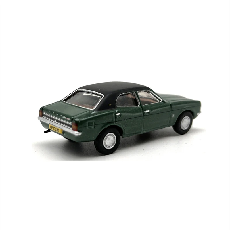 1:76 Scale Diecast Alloy Ford Cortina MKIII Vintage Car Model Classic Nostalgia Adult Toy Collection Souvenir Static Display