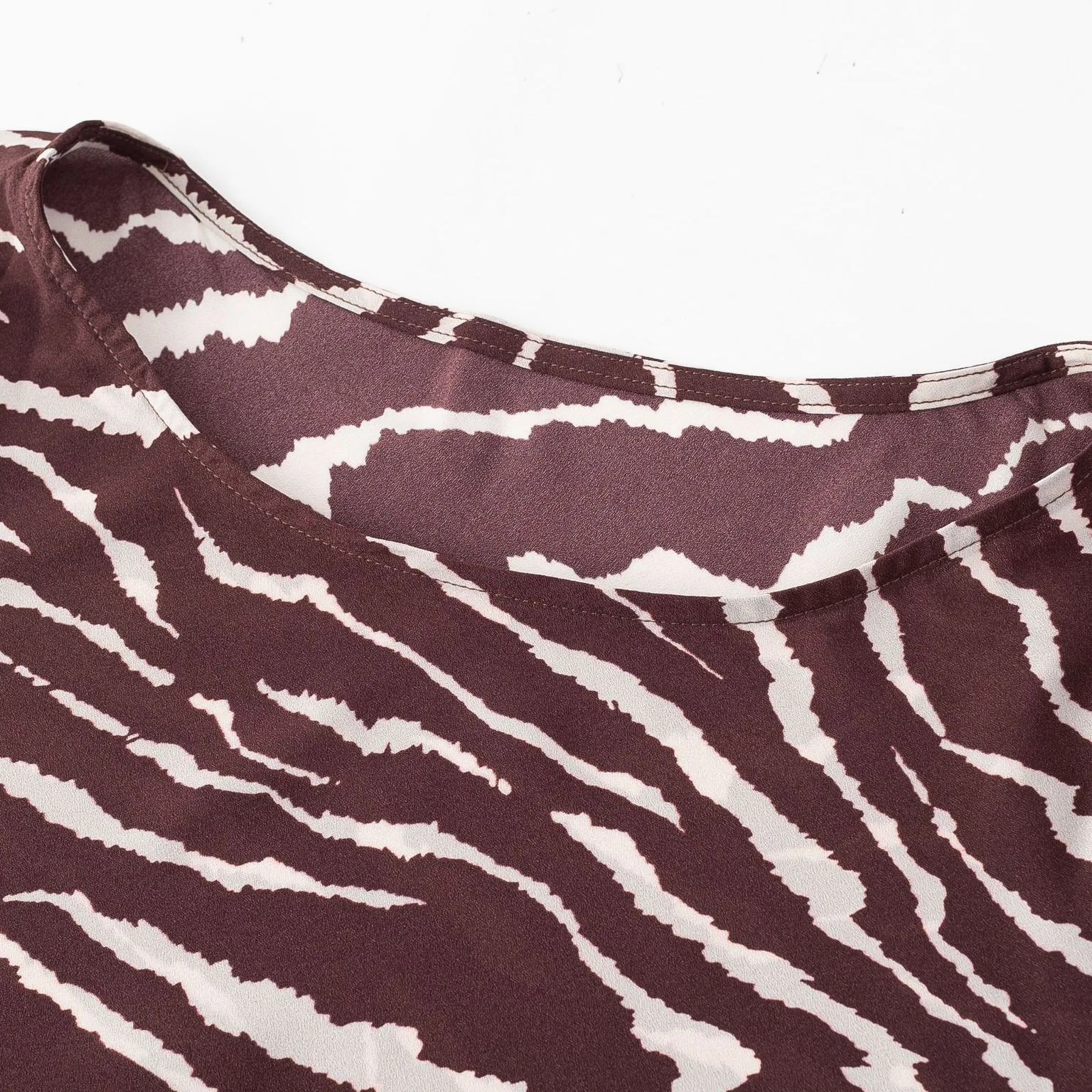 Nieuwe Europese en Amerikaanse temperamentvolle elegante bedrukte jurk met ronde hals en licht getrokken met lange mouwen