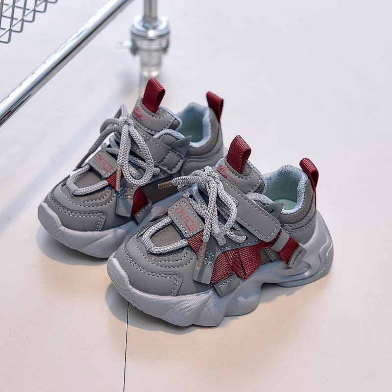

Удобные детские кроссовки для мальчиков и девочек серого и красного цвета с сетчатыми вставками, дышащие, с мягкой подошвой, на липучках, износостойкие, улучшающие сцепление, легкие детские спортивные кроссовки, подходят для весны и осени, для детей старш