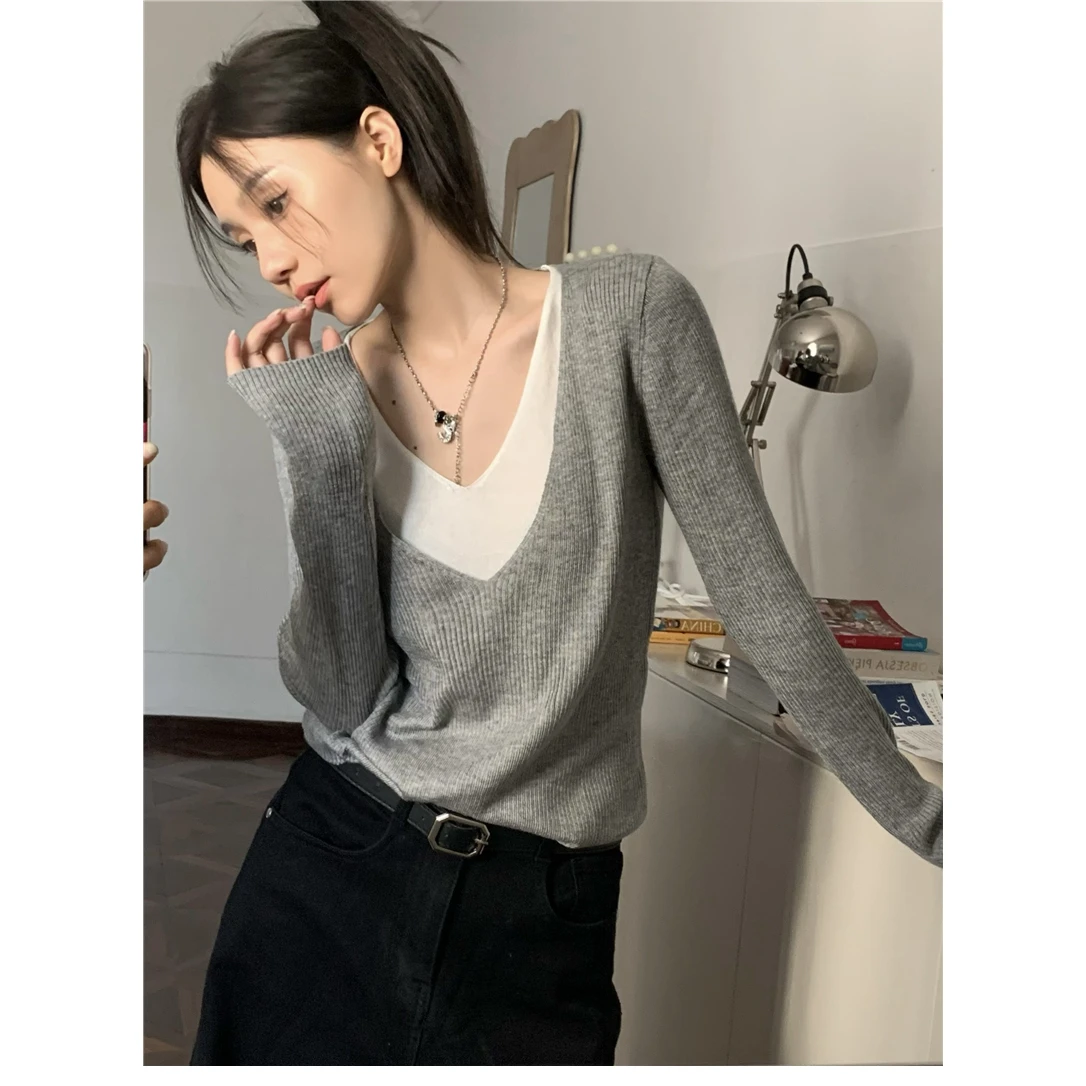 Women's V-Neck Long Sleeve Knitwear Slim Fit Color Block Base Shirt Princess Style Loose Fit Ammonia Fabric Winter New Arrival