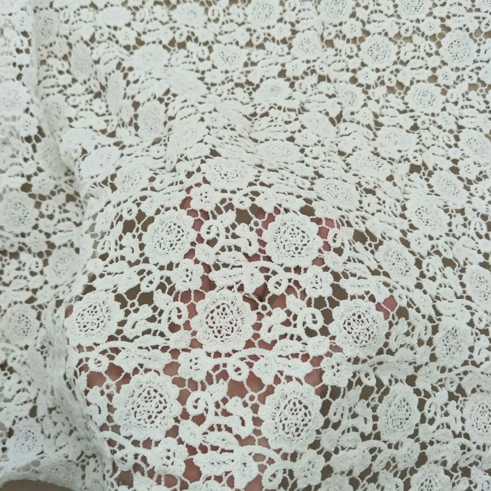 Fashion ivory flower chemical lace fabric 130cm width flower dress lace fabric sell by yard