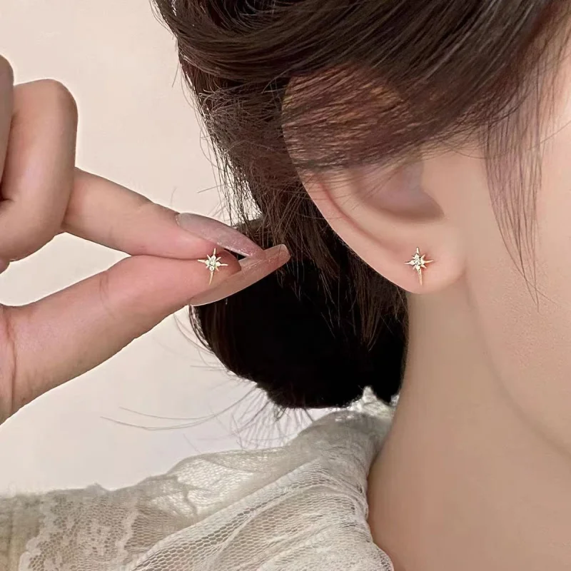 A pair of new octagonal star-shaped glittering zircon earrings, a charming wedding jewelry for Korean girls with fashionable sil