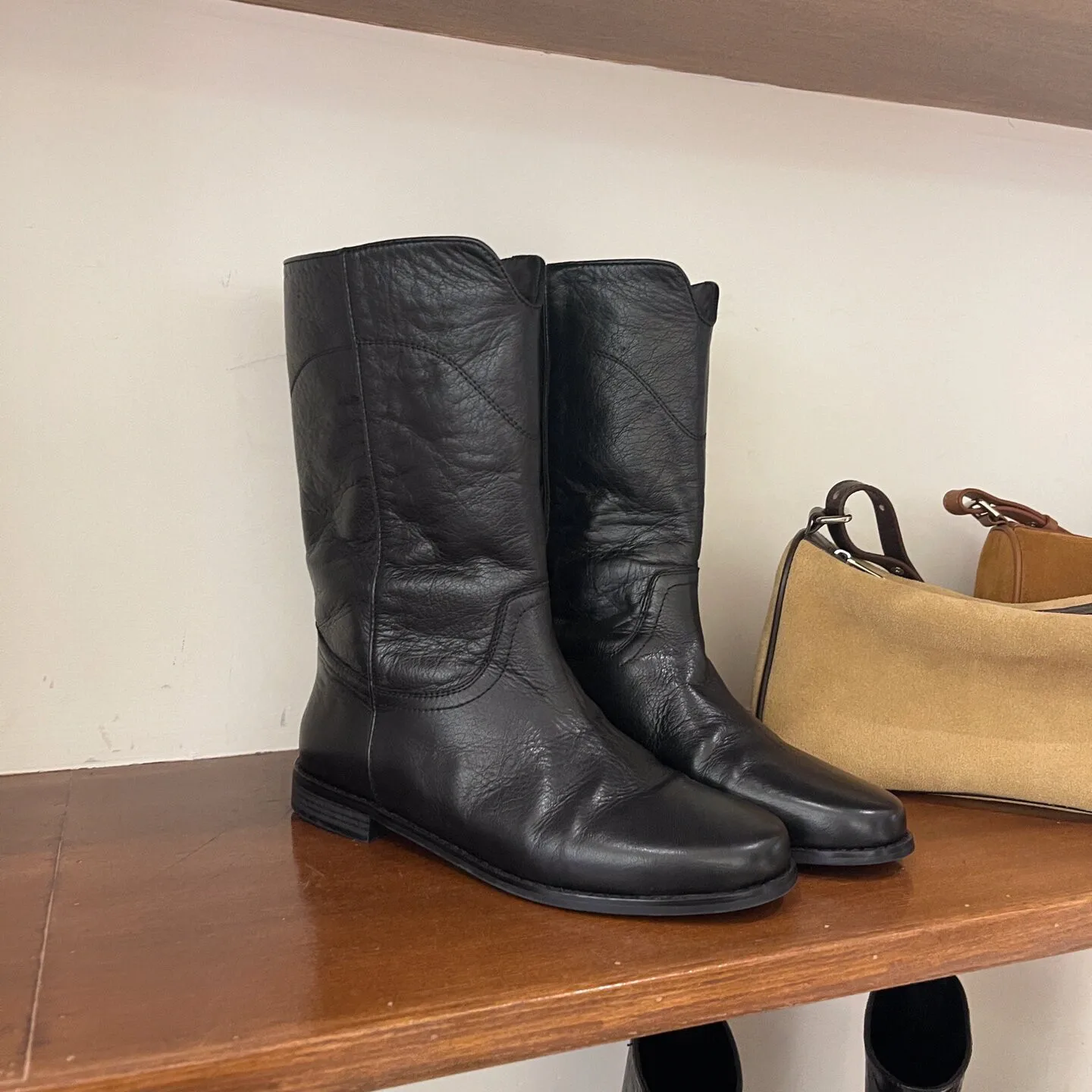 Women's Black Leather Mid-Calf Boots Sleek Minimalist Design Low Heel Rugged Versatile for Autumn/winter Casual Daily Looks
