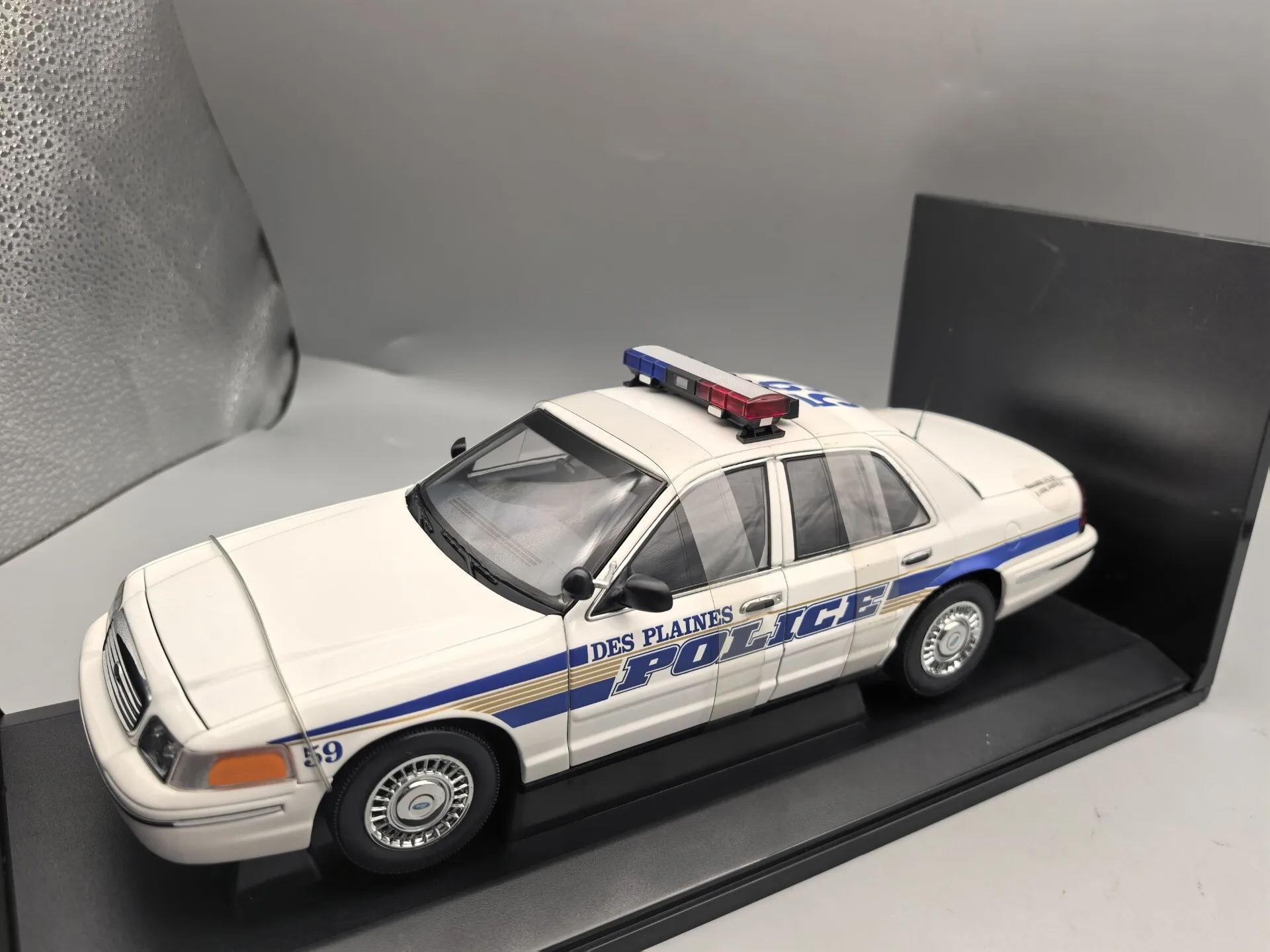

Autoart 1:18 CROWN VICTORIA #59 Simulation Limited Edition Alloy Metal Static Car Model Toy Gift