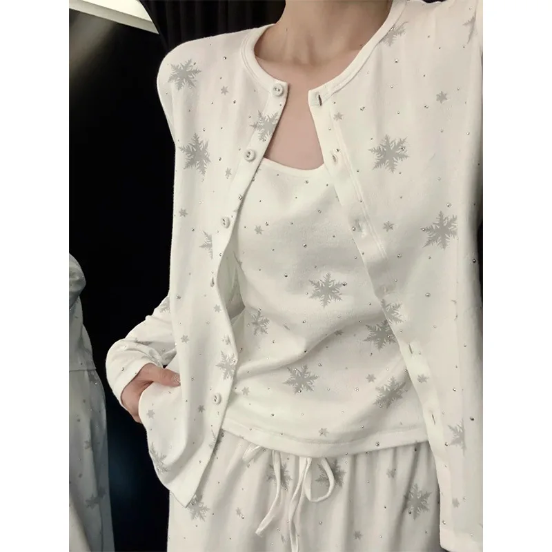 

2026 New Snowflake Suspender Chest Pad Pajamas Women's Spring Homewear Long Sleeve Three-piece Set