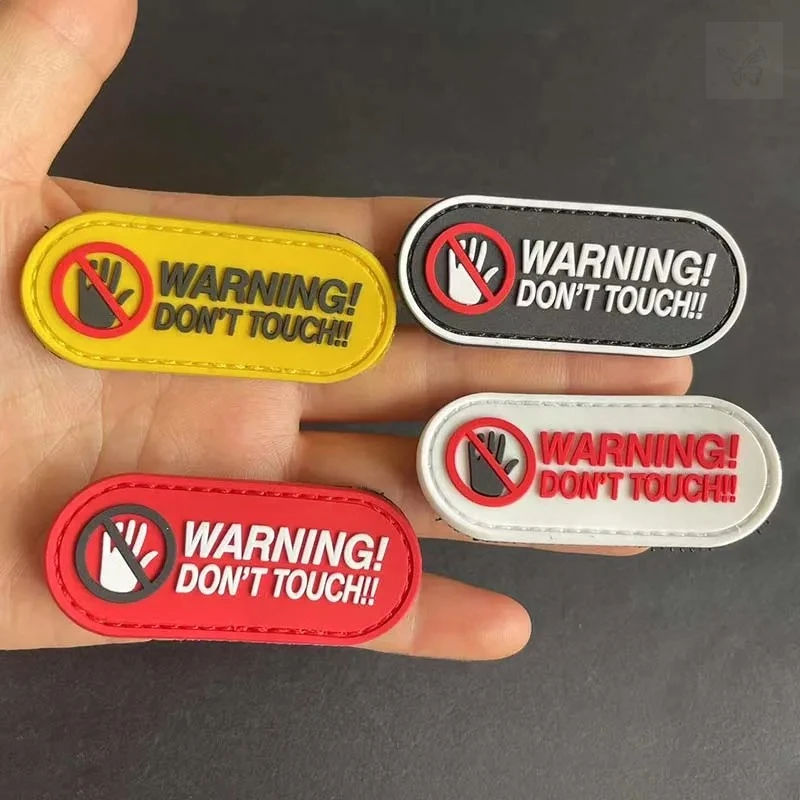 AVISO! NÃO TOQUE! Emblema de PVC que brilha no escuro, patch tático com gancho, adesivo luminoso, distintivo de moral para capacete, mochila